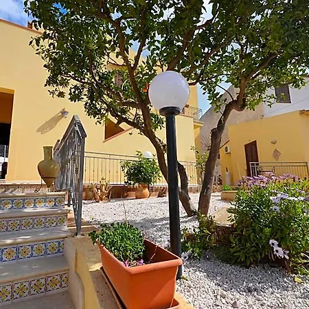 Timpe Bianche Bed & Breakfast Castelluzzo